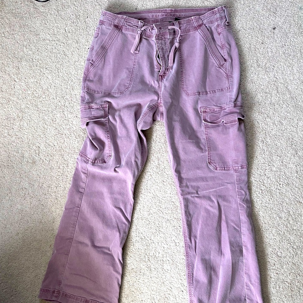 Women’s American Eagle Stretch Cargo Pants 
Mauve size 10